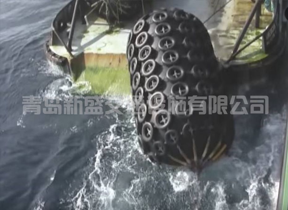 青岛新盛充气式橡胶护